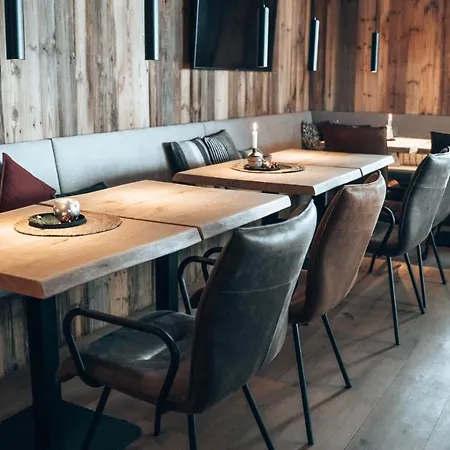 Mountain 公寓式酒店 湖城