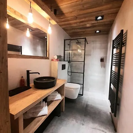 Mountain 公寓式酒店 湖城