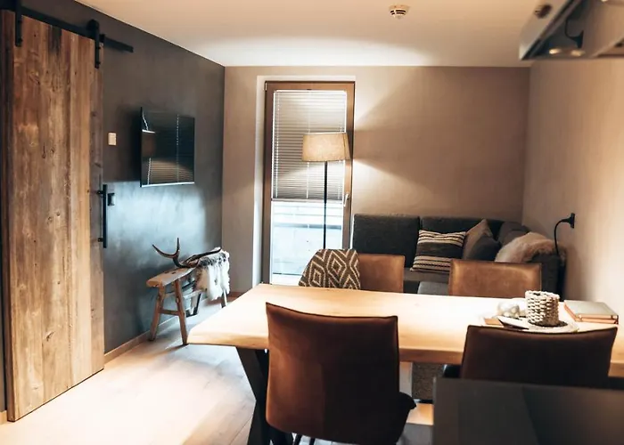 Mountain 公寓式酒店 湖城